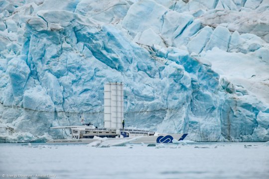 Energy Observer a rejoint le Spitzberg en Arctique, propulsé uniquement aux énergies renouvelables et à l’hydrogène. Une première mondiale ! @energy_observer @VicErussard #Hydrogene